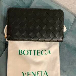 BOTTEGA VENETA
Intrecciato Zip Around Wallet